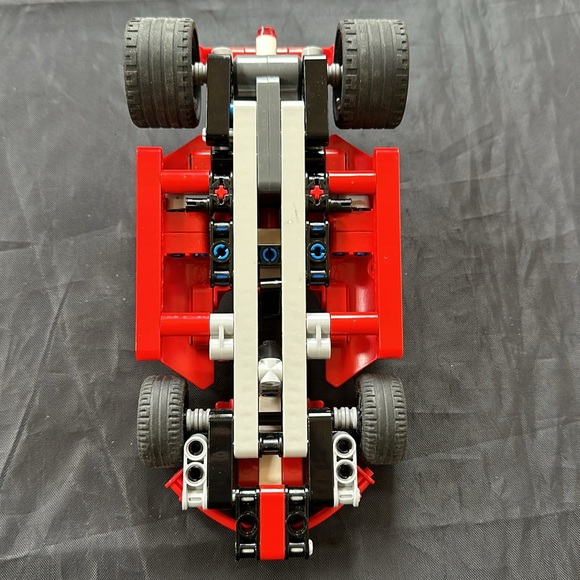 Lego Technic 42011 Race Car - Picture 4 of 10
